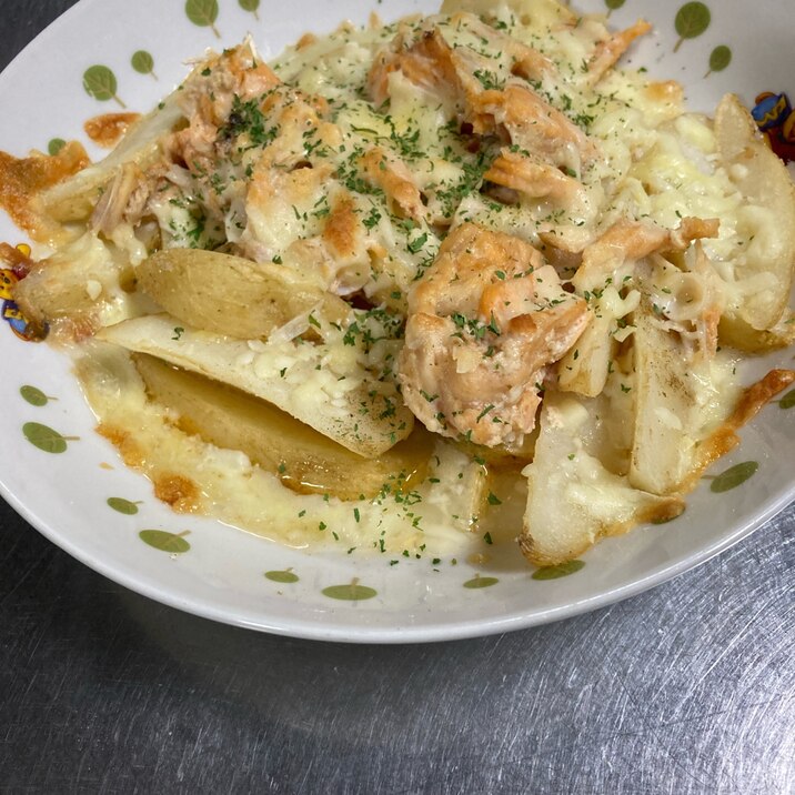 鮭の中骨とポテトのチーズ焼き